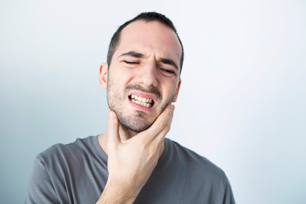 unraveling the differences: emergency dentist vs regular dentist